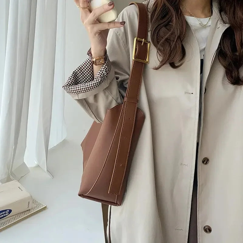 Sac épaule en cuir vegan avec pochette – Livia