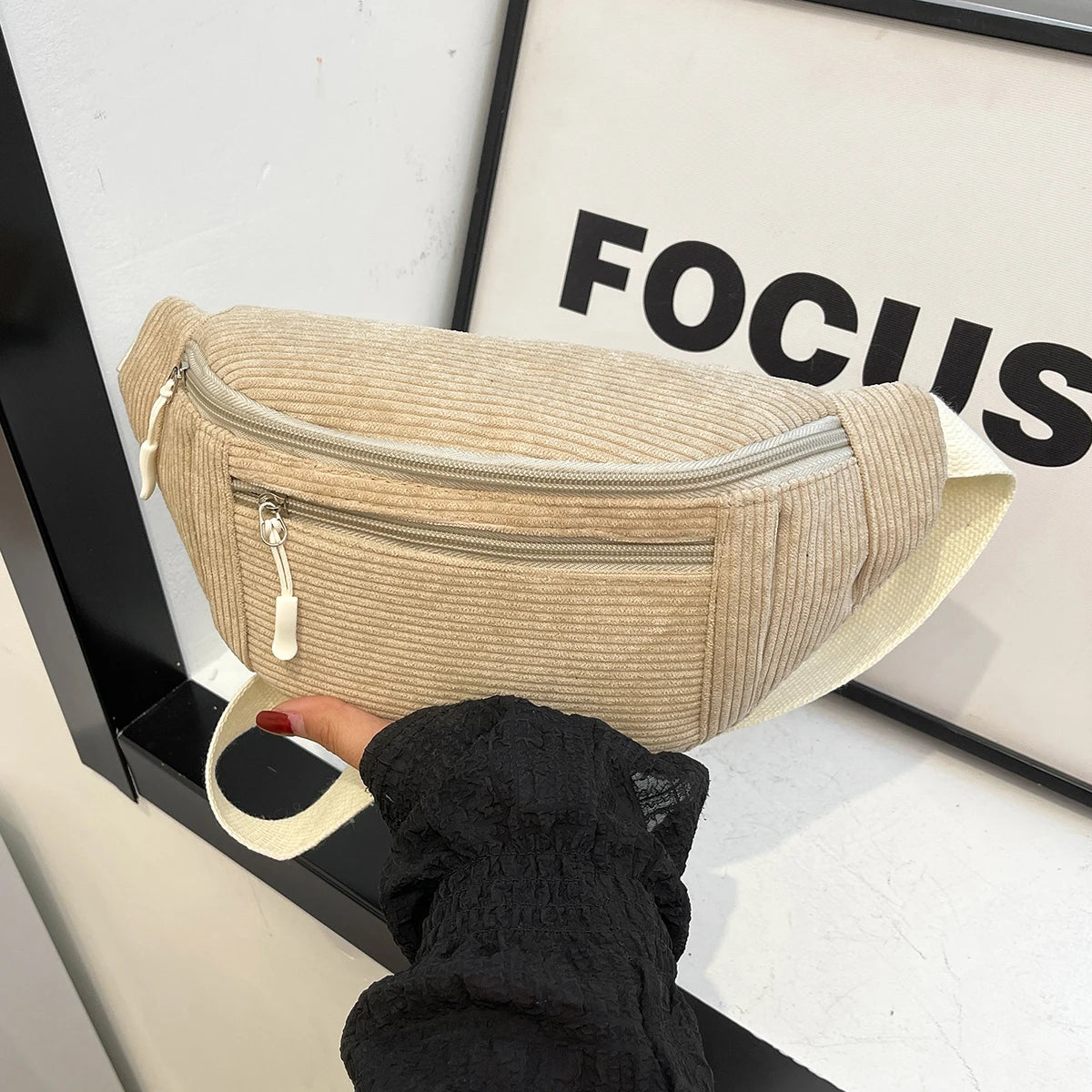 sac banane en velours côtelé chic Opaline