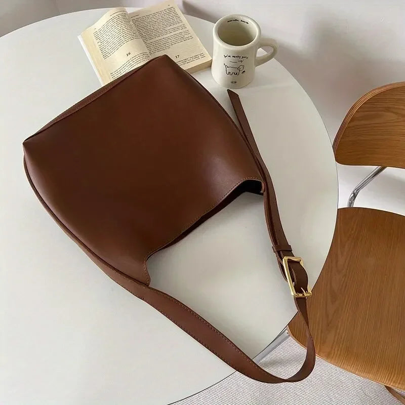 Sac épaule en cuir vegan avec pochette – Livia
