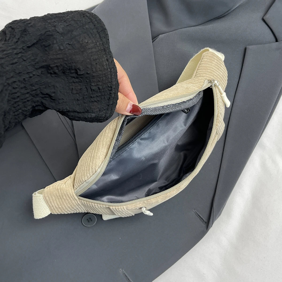sac banane en velours côtelé chic Opaline