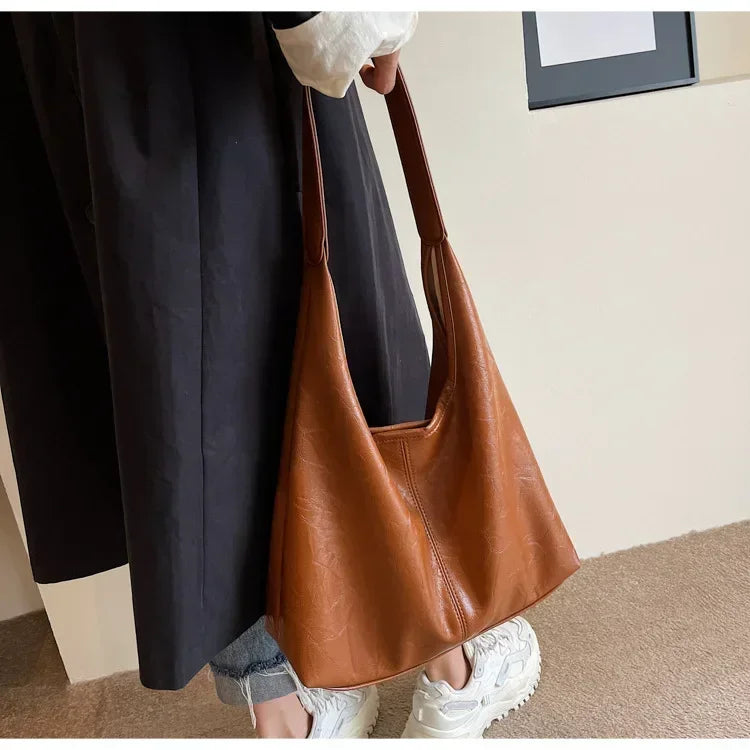 Grand sac à main Fourre-tout avec pochette, fermeture aimantée - Elvira