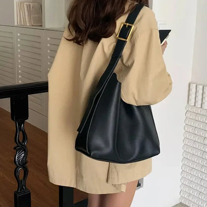 Sac épaule en cuir vegan avec pochette – Livia