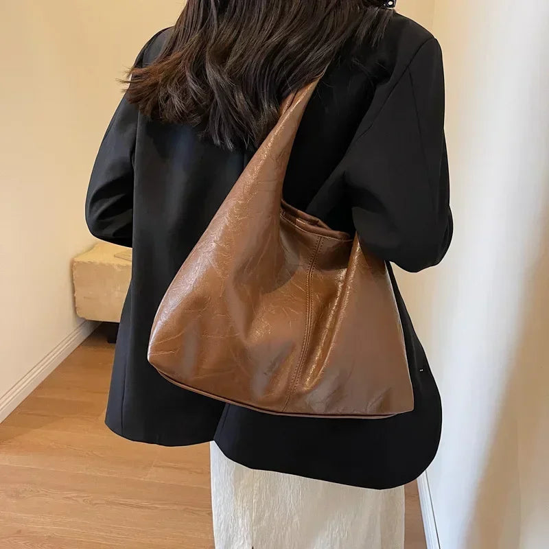 Grand sac à main Fourre-tout avec pochette, fermeture aimantée - Elvira